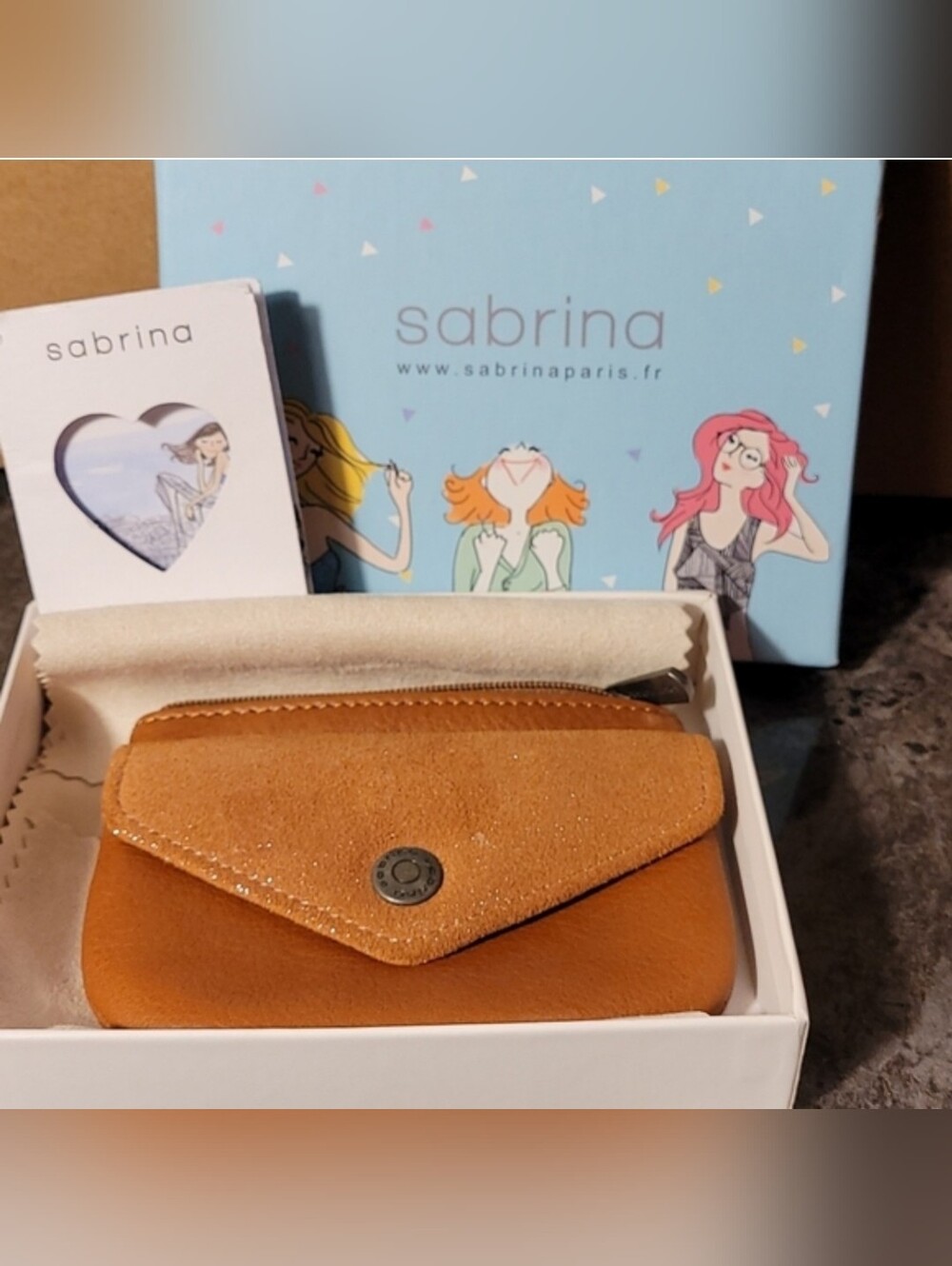 New in box! Sabrina Emmy sparkly genuine leather tan wallet gift set